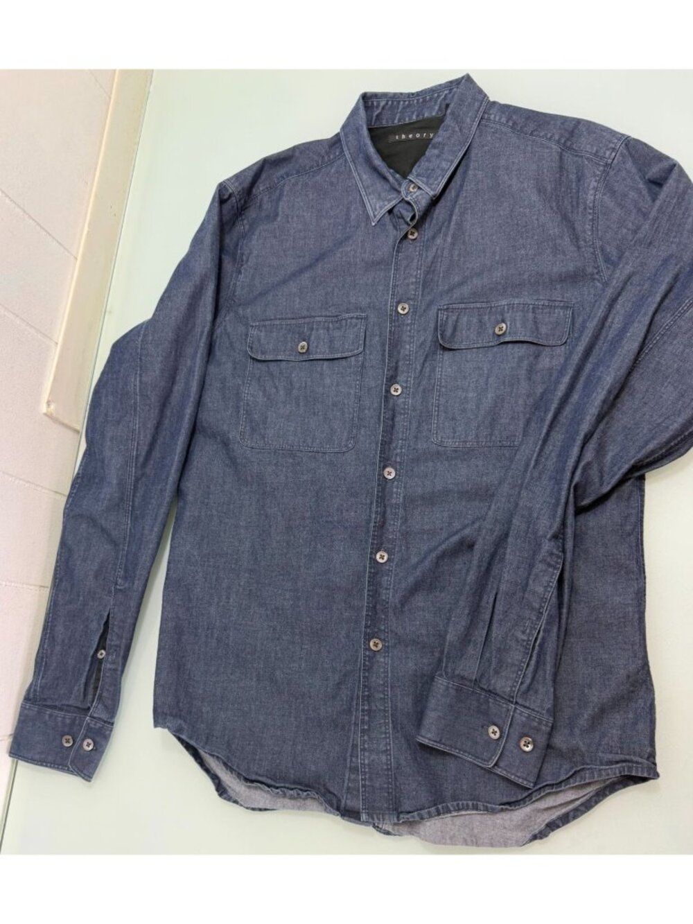 Theory Shirt Mens Small S Chambray Dark Wash Flap Pockets Button Up Long Sleeve